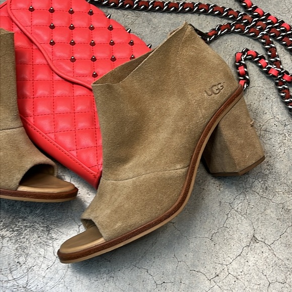 Ugg brand caramel suede ankle booties with peep toe - Picture 5 of 7